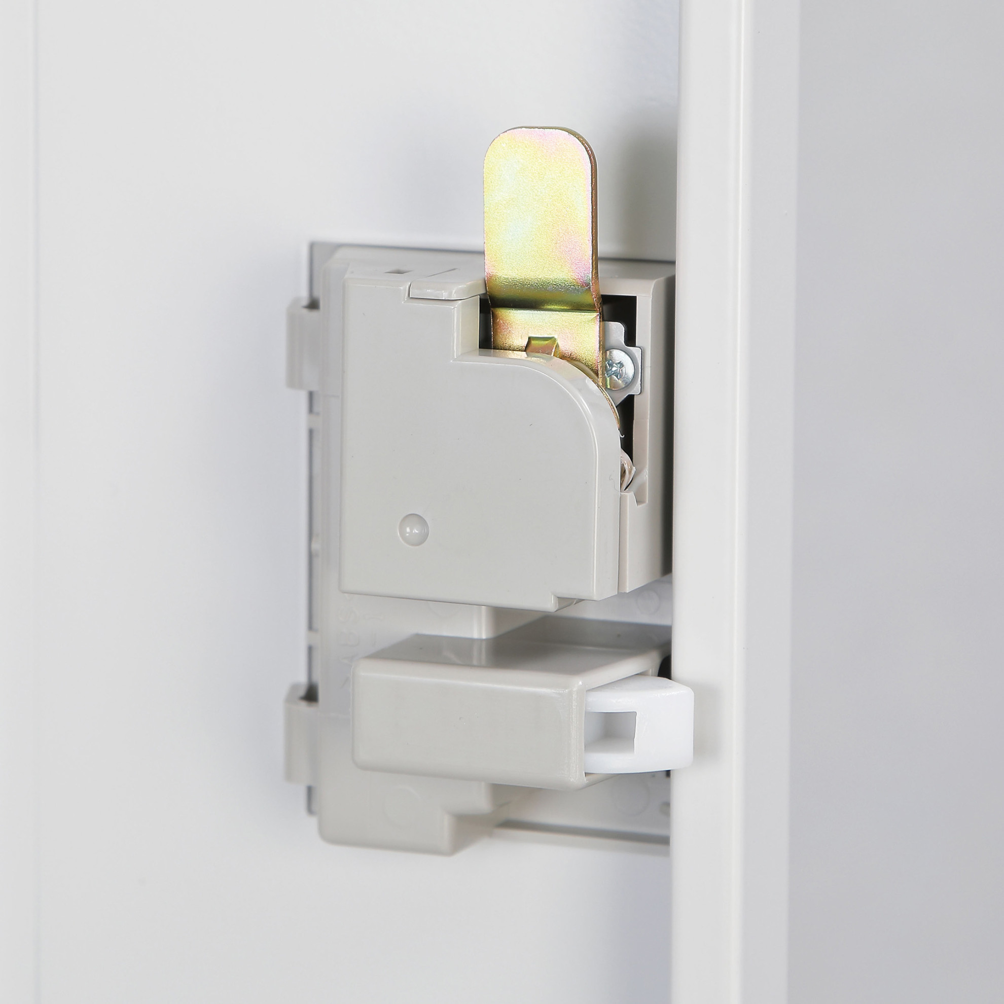 キャッチ付き扉